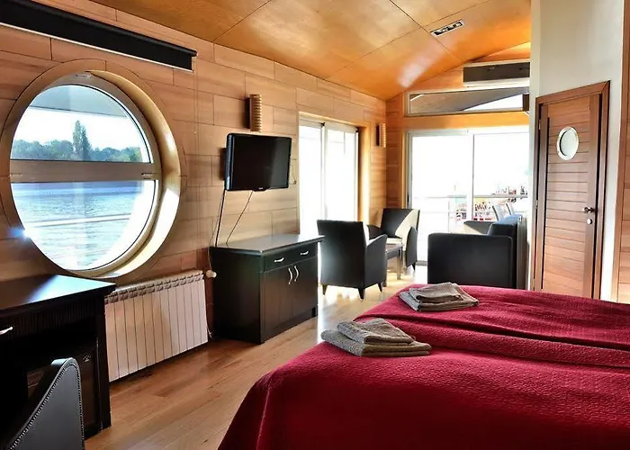 Vogue Boat